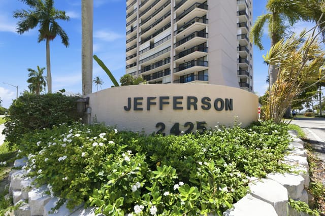 2524 Presidential Way 606, West Palm Beach, FL 33401
