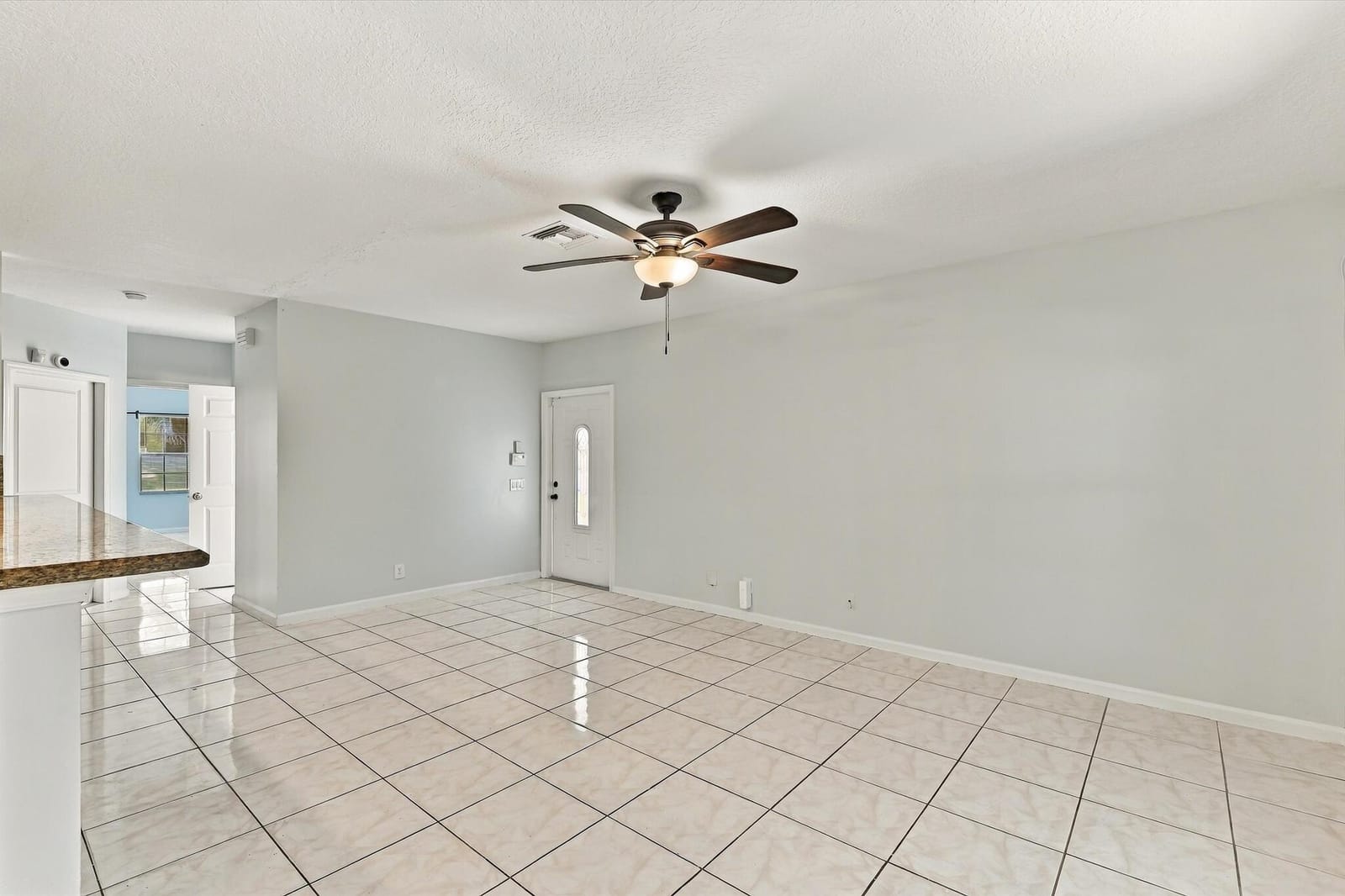 140 BALDWIN Boulevard — photo 3