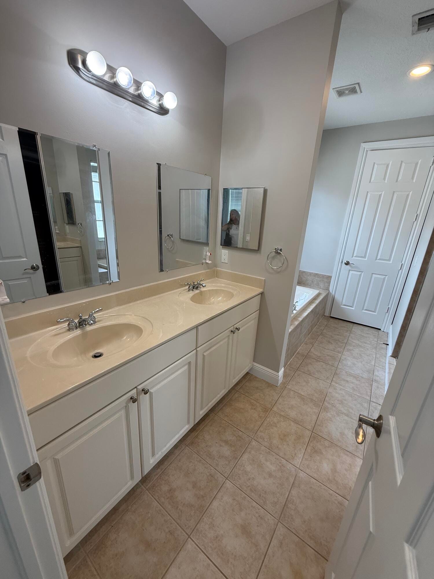 2502 N DIXIE Highway 11 — photo 5