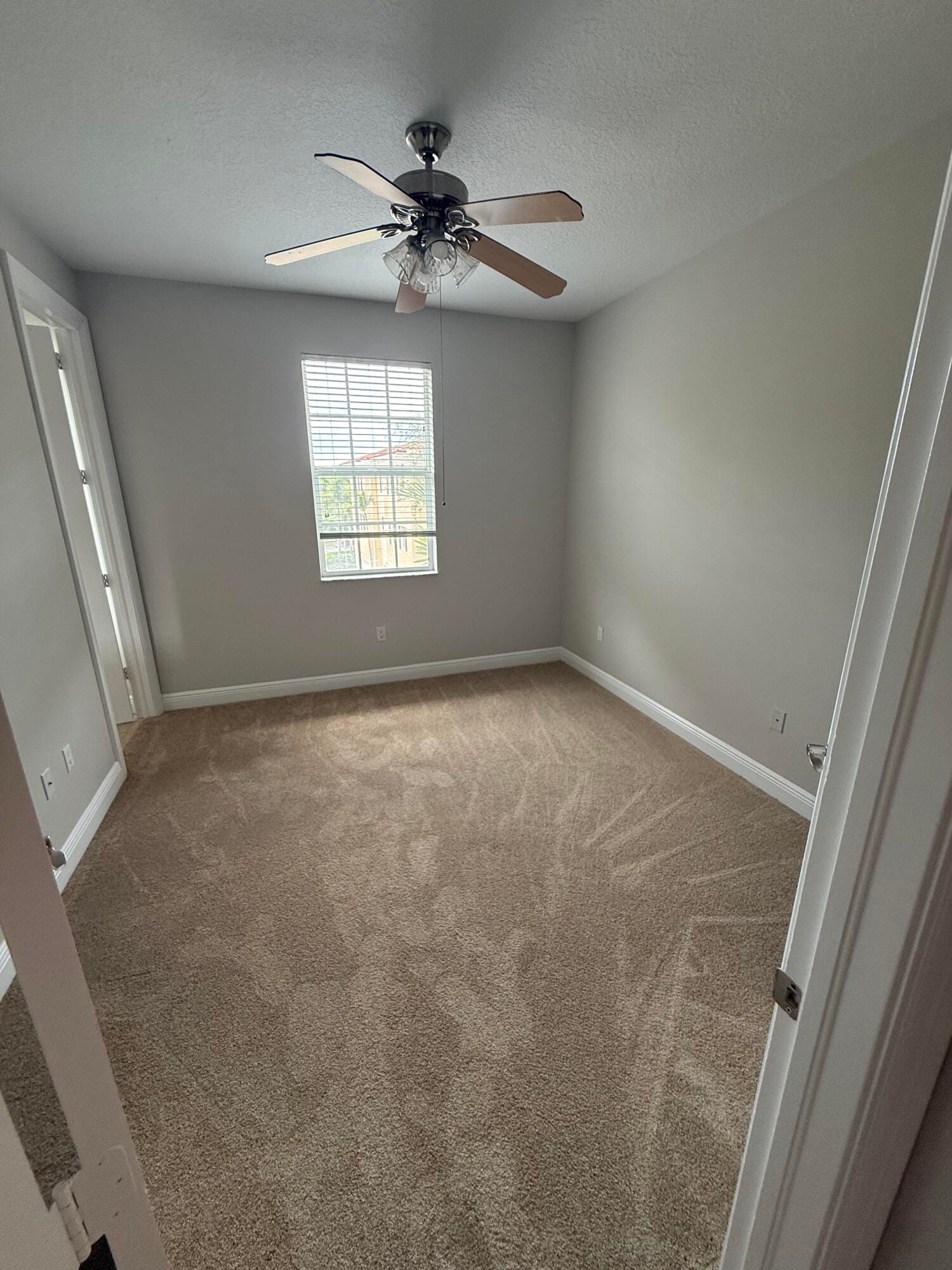 2502 N DIXIE Highway 11 — photo 8