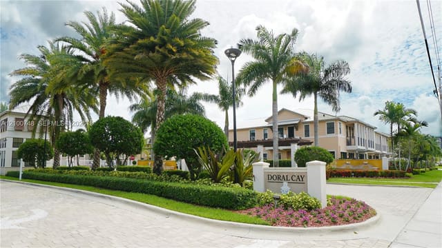 10401 NW 61st Lane, Doral, FL 33178