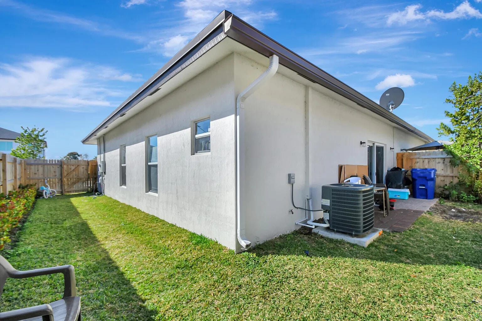 1562 W 26th Court, Riviera Beach, FL 33404 photo 16