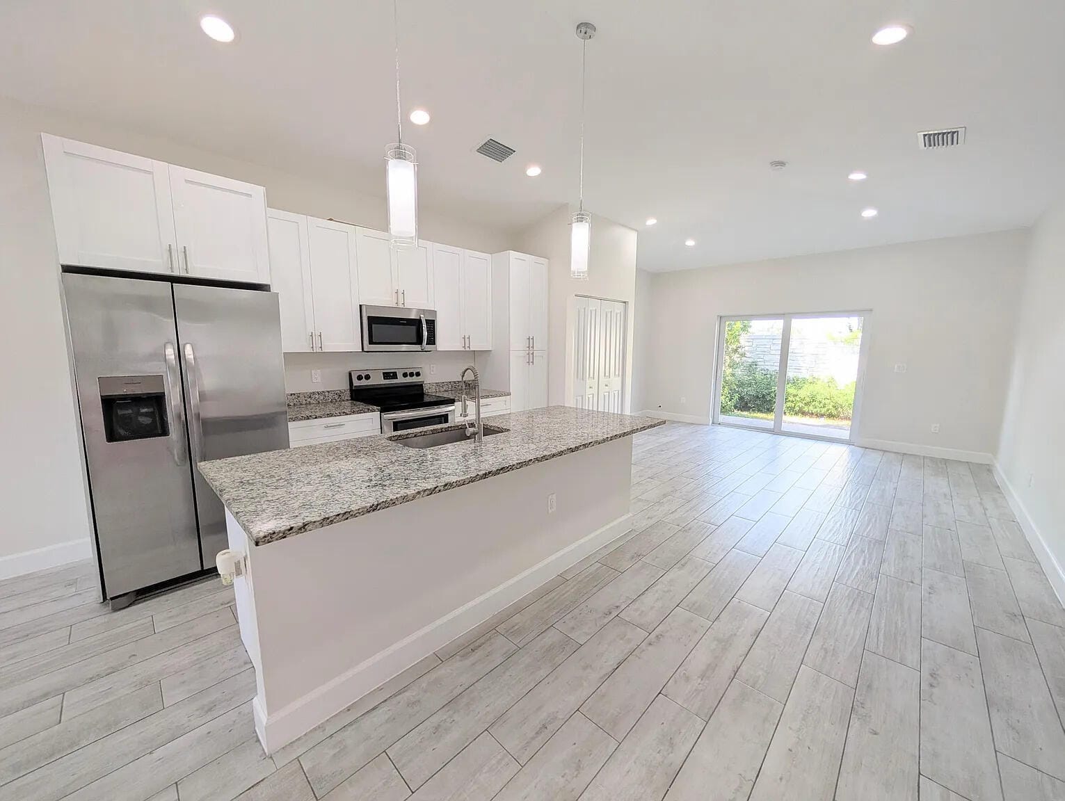 1562 W 26th Court, Riviera Beach, FL 33404 photo 3