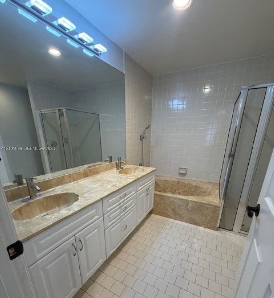 7860 Lexington Club Boulevard B — photo 11