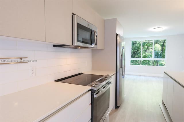 2555 NE 193rd Street 2223, Miami, FL 33180
