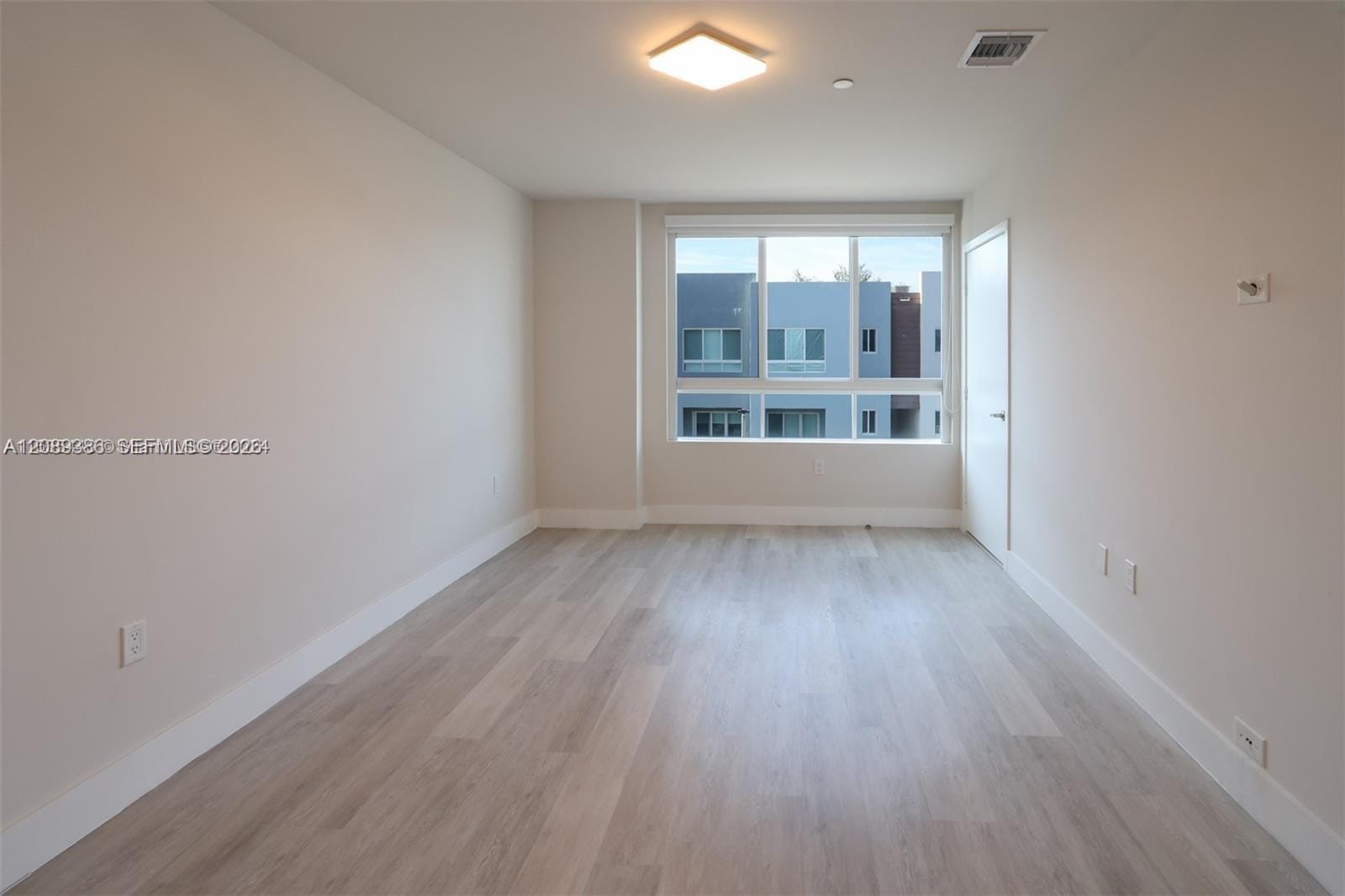 2555 NE 193rd Street 2223, Miami, FL 33180 photo 12