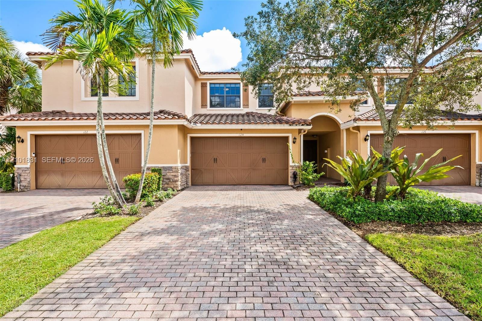 124 W Riverwalk Circle W, Plantation, FL 33325 photo 12