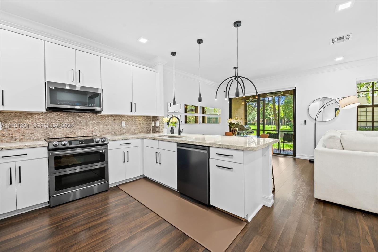 124 W Riverwalk Circle W, Plantation, FL 33325 photo 3