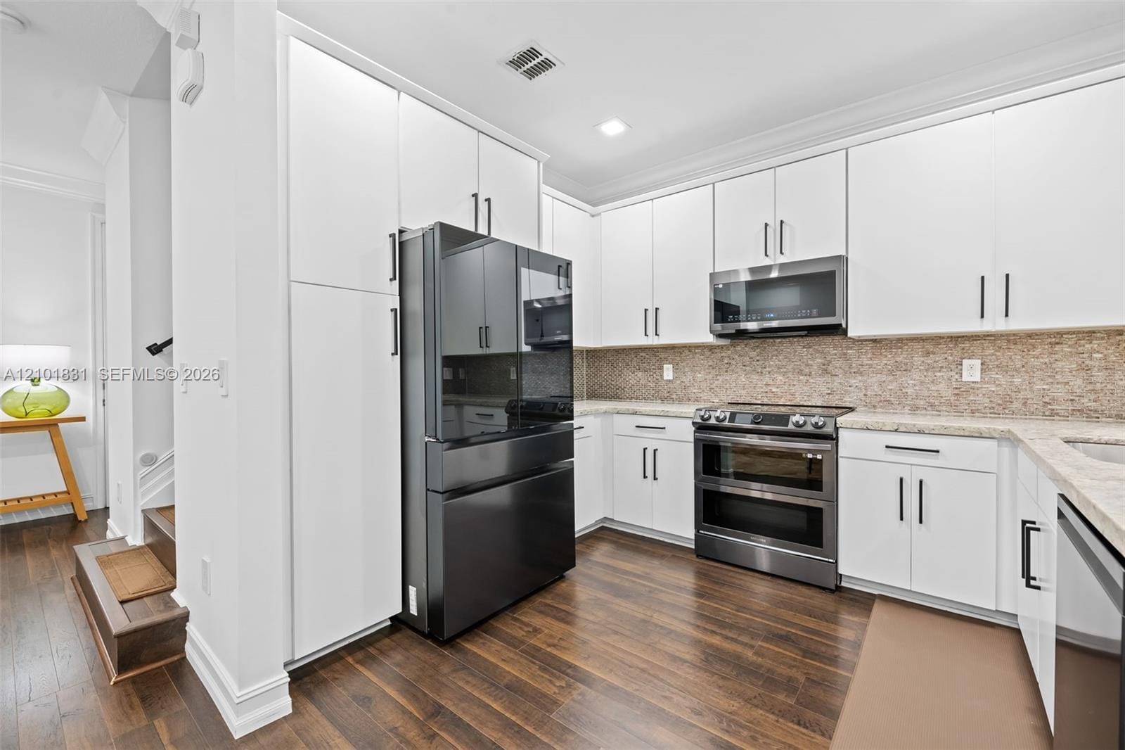 124 W Riverwalk Circle W, Plantation, FL 33325 photo 5