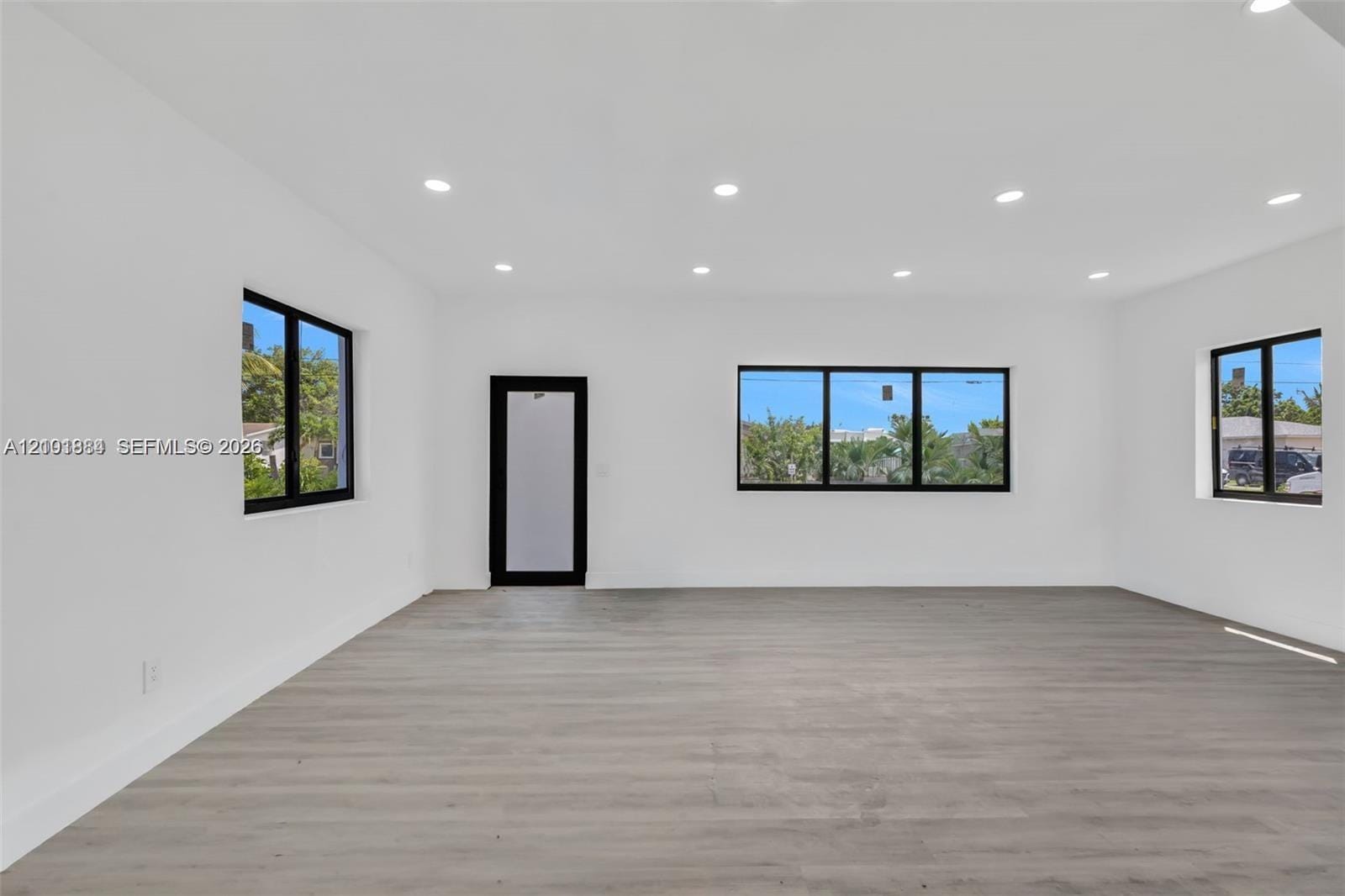 5413 SW 23rd Street — photo 2