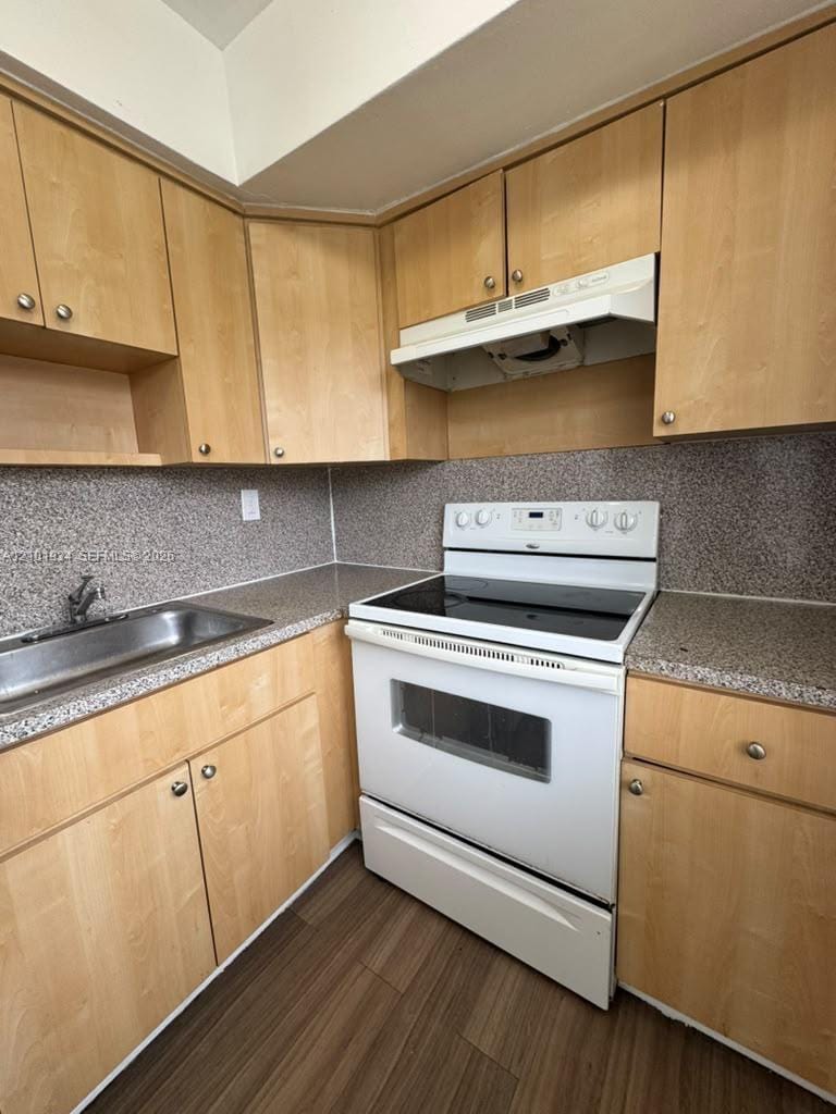 17031 NE 21st Avenue 14, North Miami Beach, FL 33162 photo 4