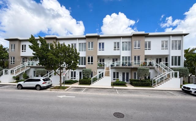 10225 NW 63rd Terrace 103, Doral, FL 33178