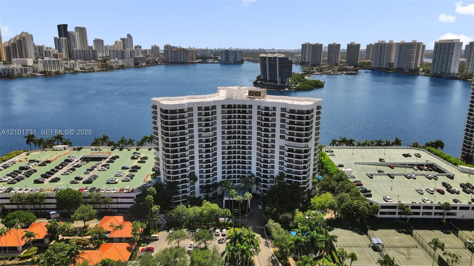 3600 Mystic Pointe Drive PH3 — photo 3