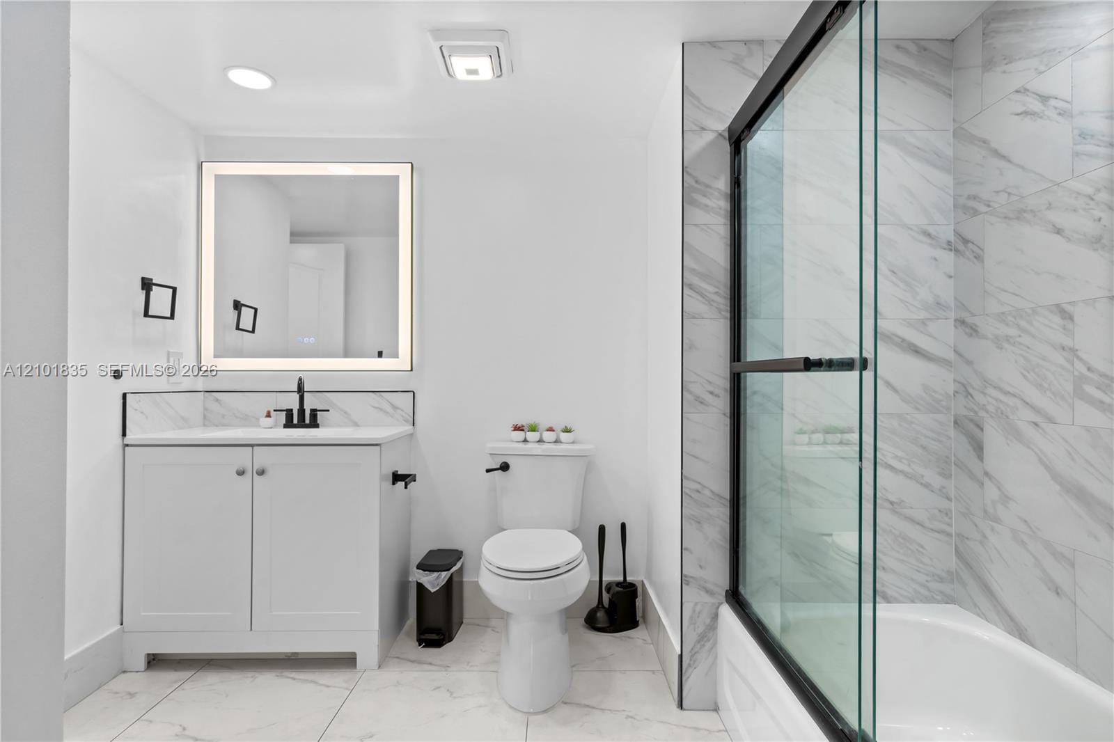 1200 Brickell Bay Drive 1907, Miami, FL 33131 photo 24