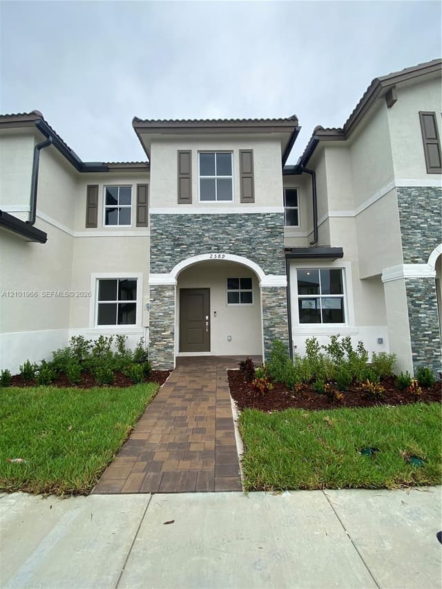 2589 SE 25th Drive ., Homestead, FL 33035