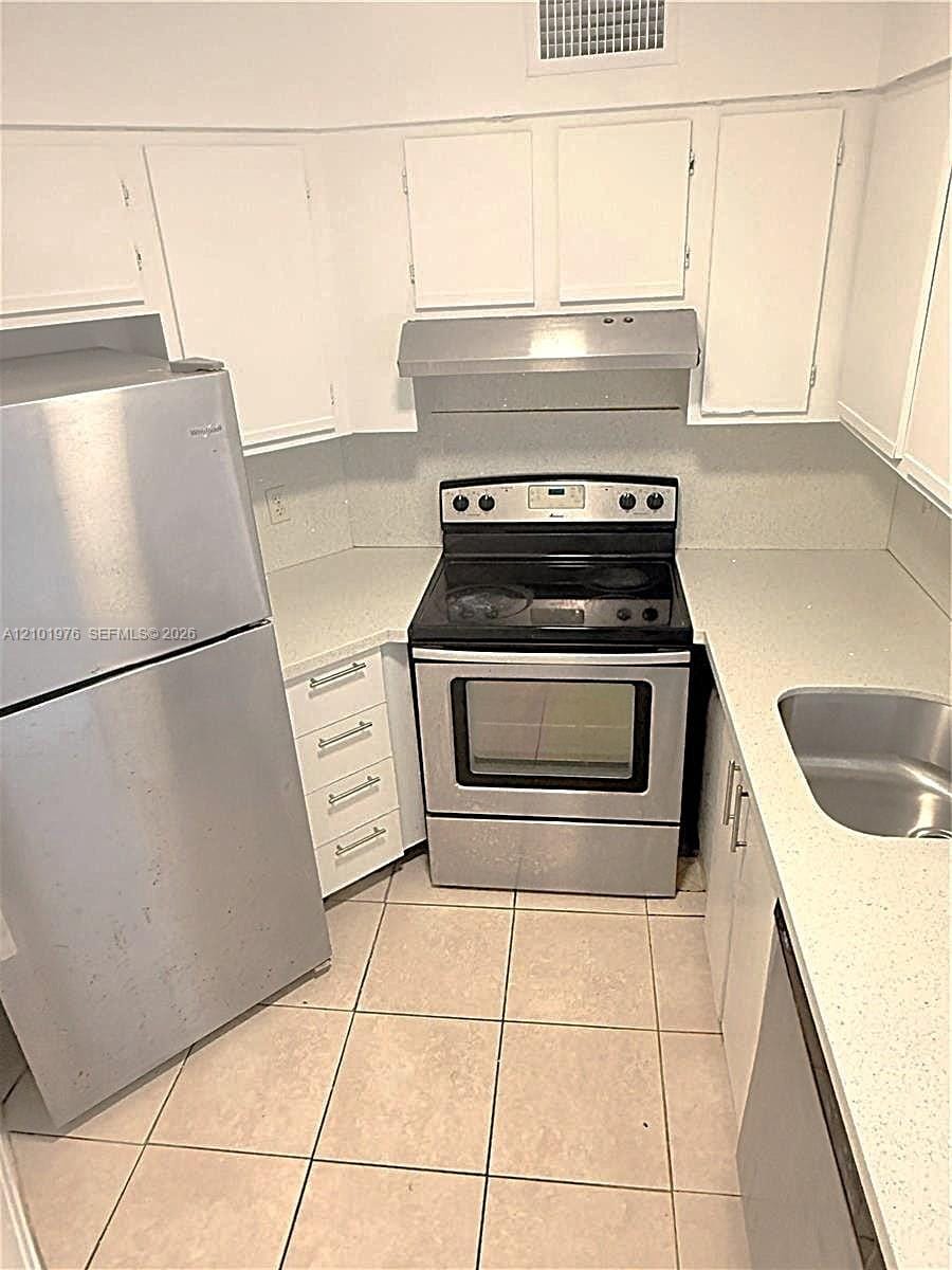 210 Lake Pointe Drive 210, Oakland Park, FL 33309 photo 3
