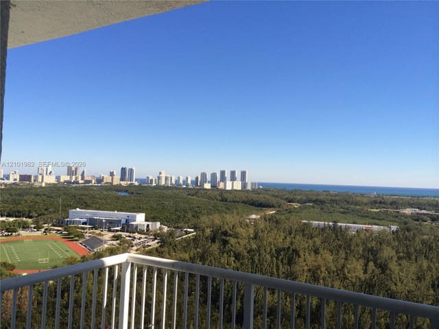 15051 Royal Oaks Lane 2204, North Miami, FL 33181