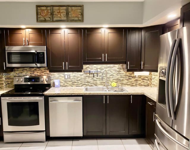 896 N Federal Highway 229, Lantana, FL 33462