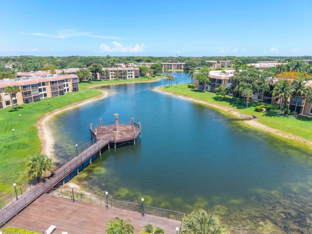 5828 CORAL LAKE Drive 304, Margate, FL 33063
