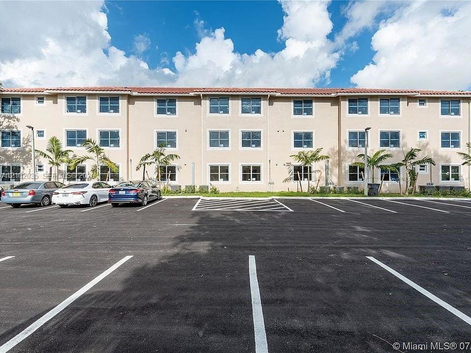 2575 SW 64th Avenue 8, Miramar, FL 33023