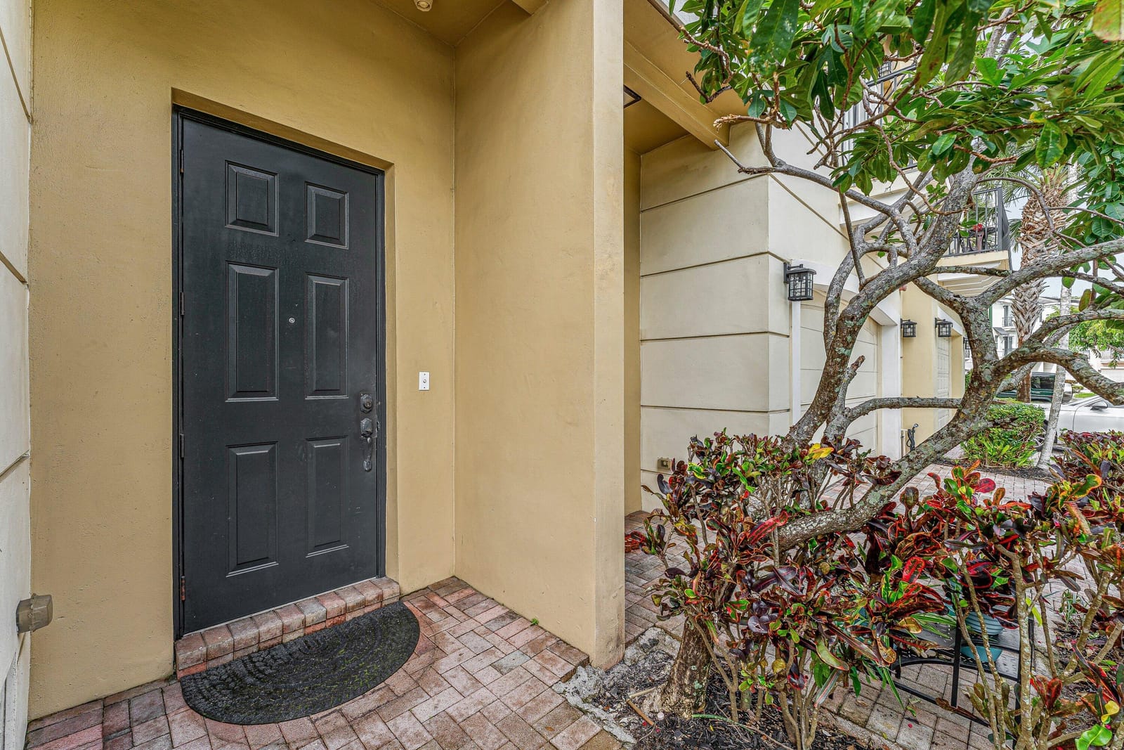673 NW 38th Circle — photo 3