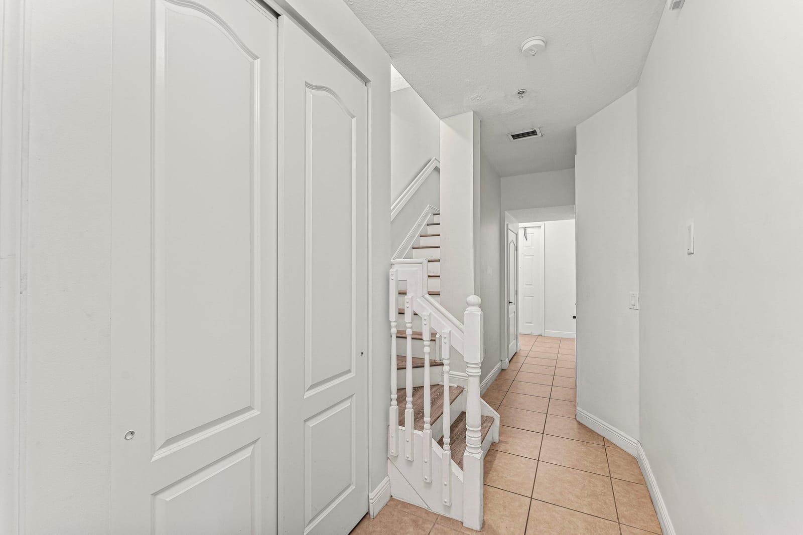 673 NW 38th Circle — photo 4
