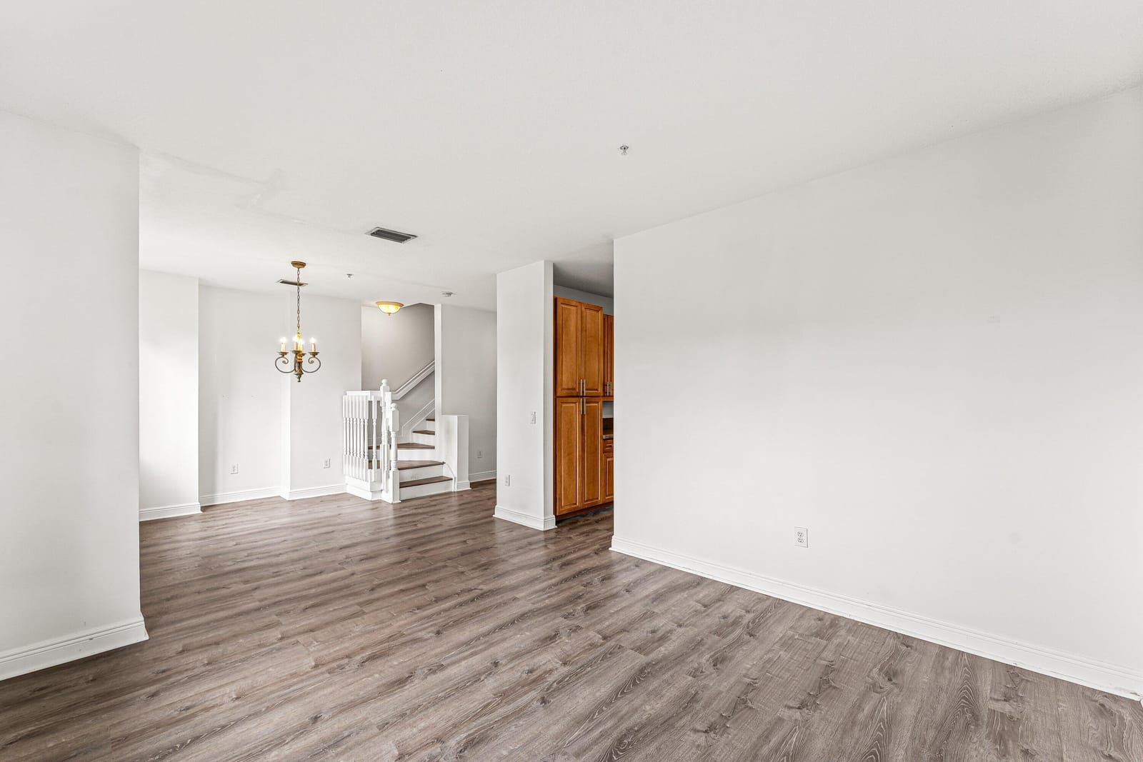 673 NW 38th Circle — photo 8