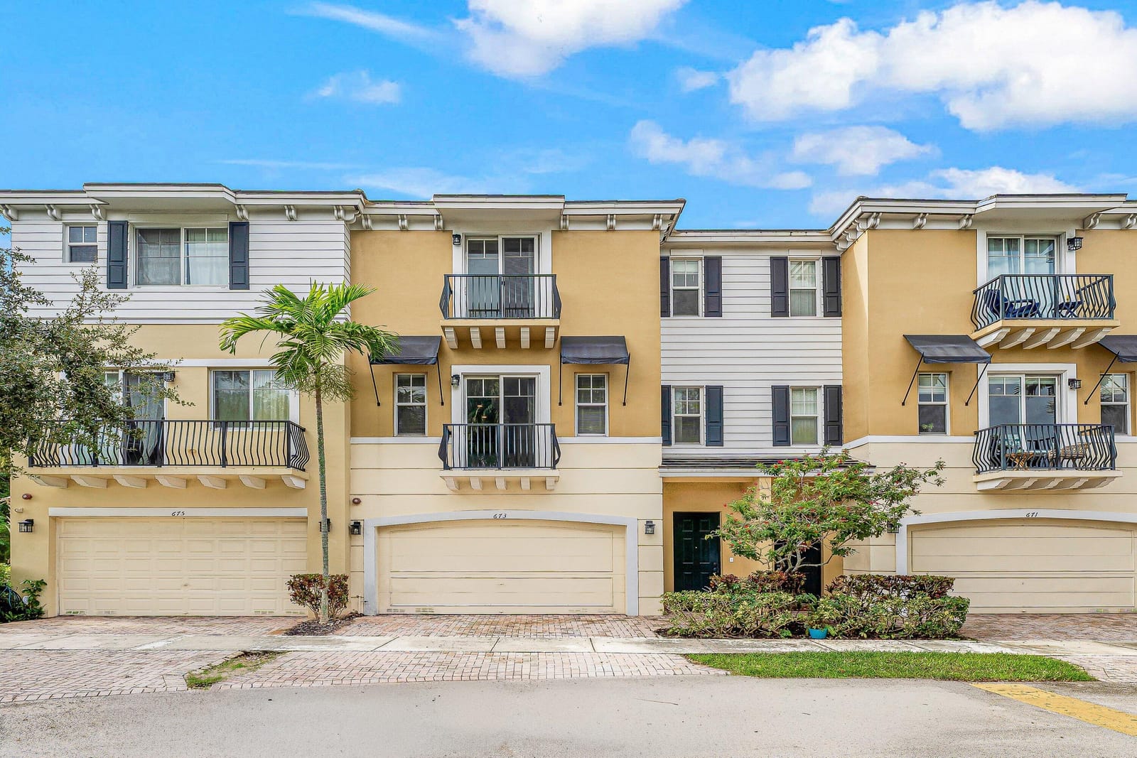 673 NW 38th Circle