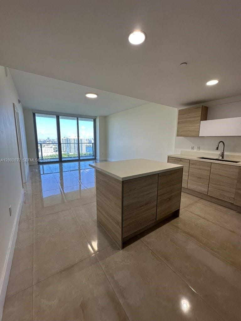 16385 Biscayne Boulevard 2606, North Miami Beach, FL 33160 photo 25