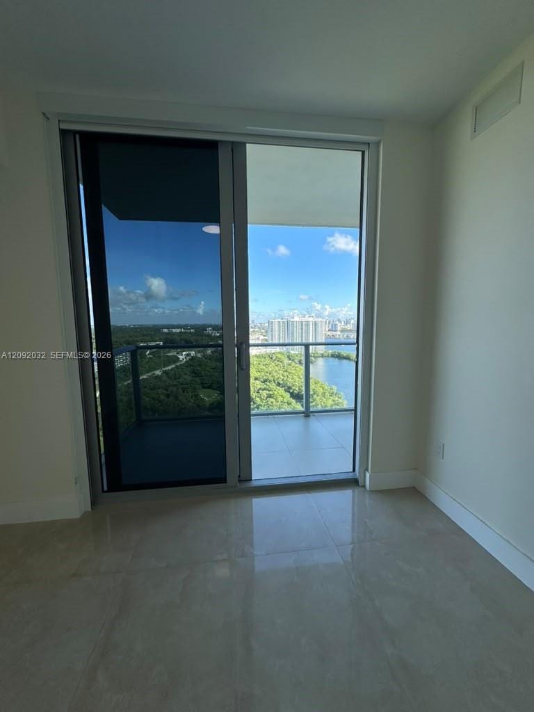 16385 Biscayne Boulevard 2606, North Miami Beach, FL 33160 photo 28