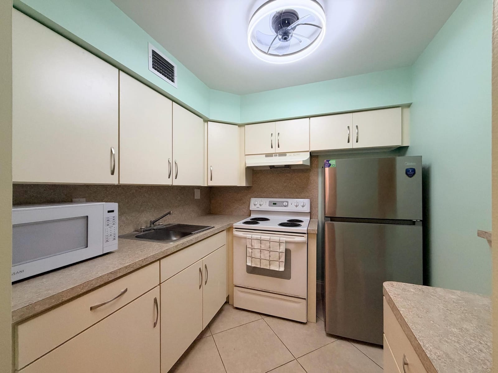 240 HORIZONS W 107, Boynton Beach, FL 33435 photo 9