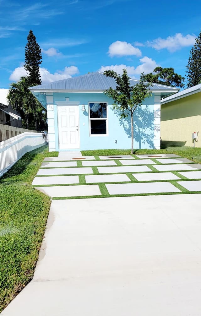 4595 Cambridge Street, Lake Worth Beach, FL 33463