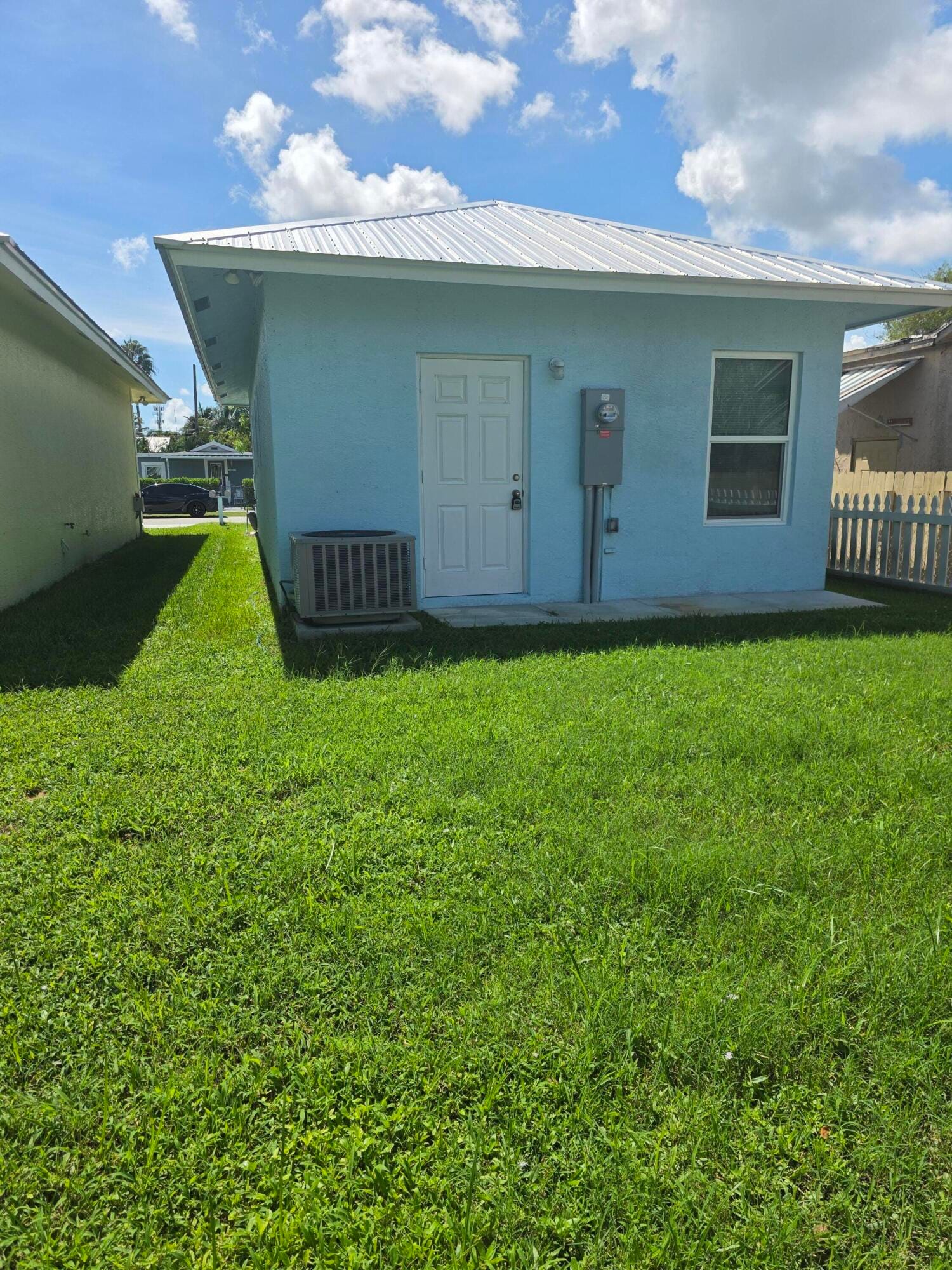 4595 Cambridge Street — photo 3