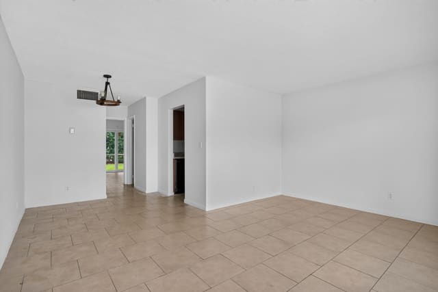 2160 NE 42nd Court 3, Lighthouse Point, FL 33064
