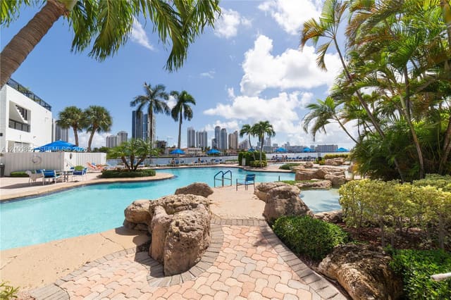 19195 NE 36th Court 802, Mystic Pointe Condo No Tw, Aventura, FL