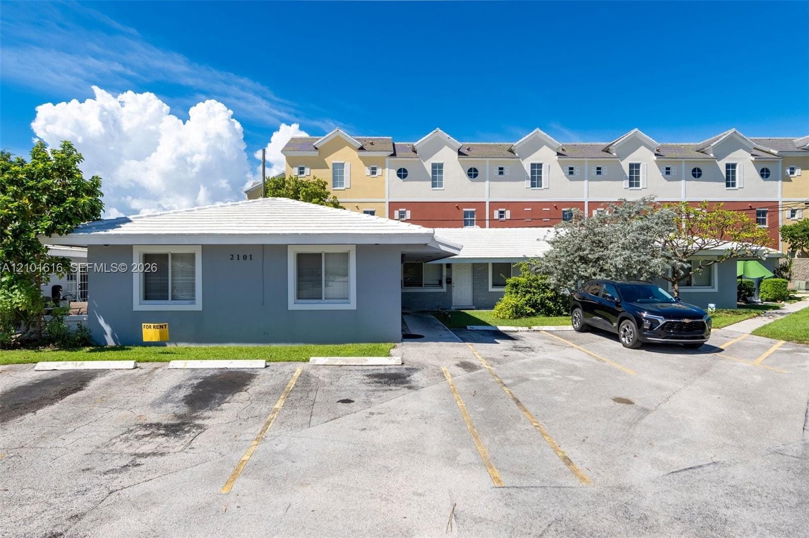 2 bedroom home for sale at 2101 41st, Lighthouse Point, FL 33064 — $2,100