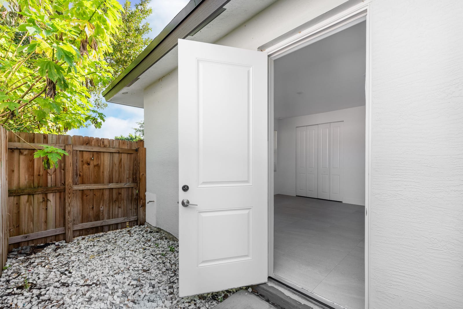 5852 Buccaneer Trail Efficiency, West Palm Beach, FL 33417 photo 3