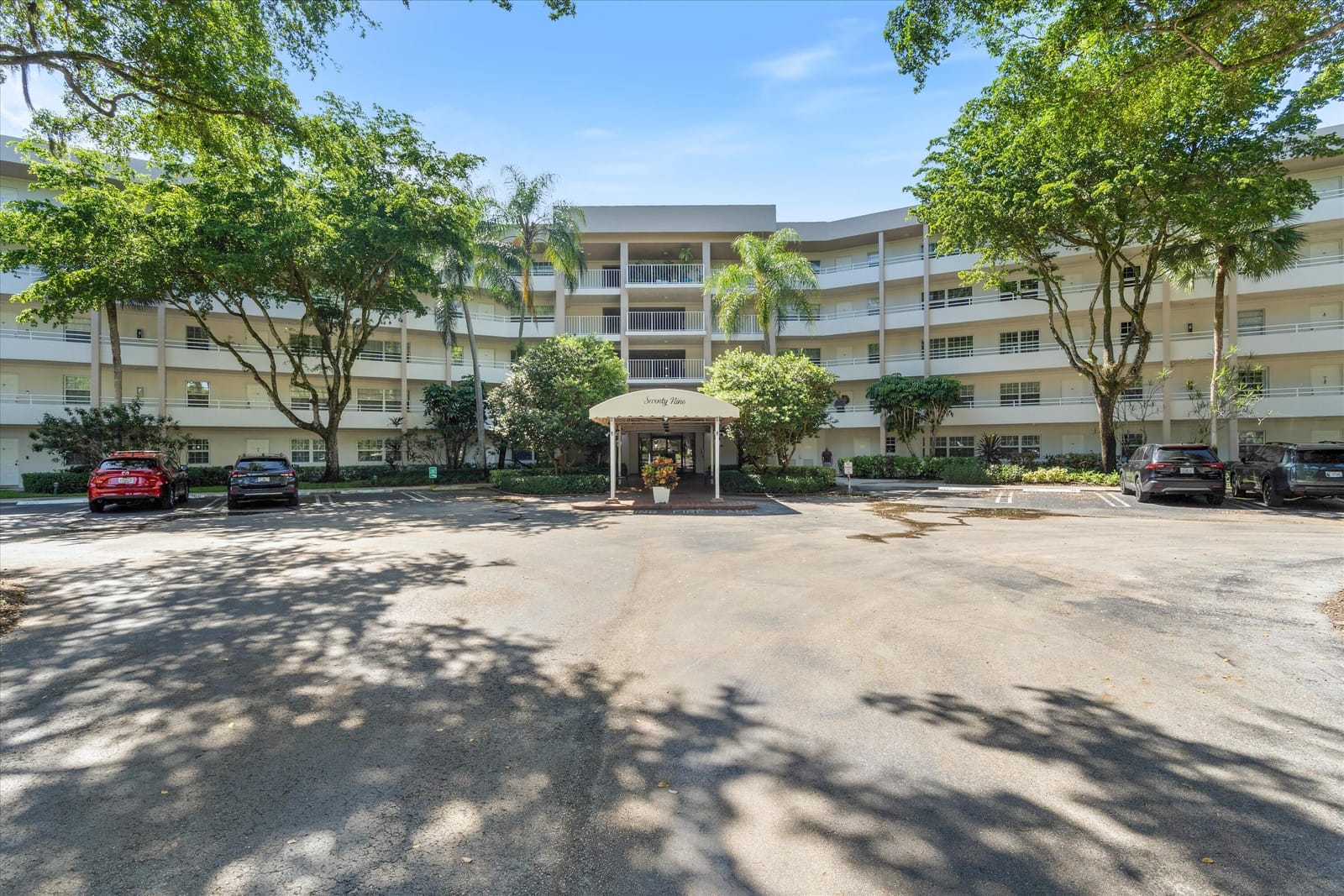 3980 Oaks Clubhouse Drive 411, Pompano Beach, FL 33069 photo 2