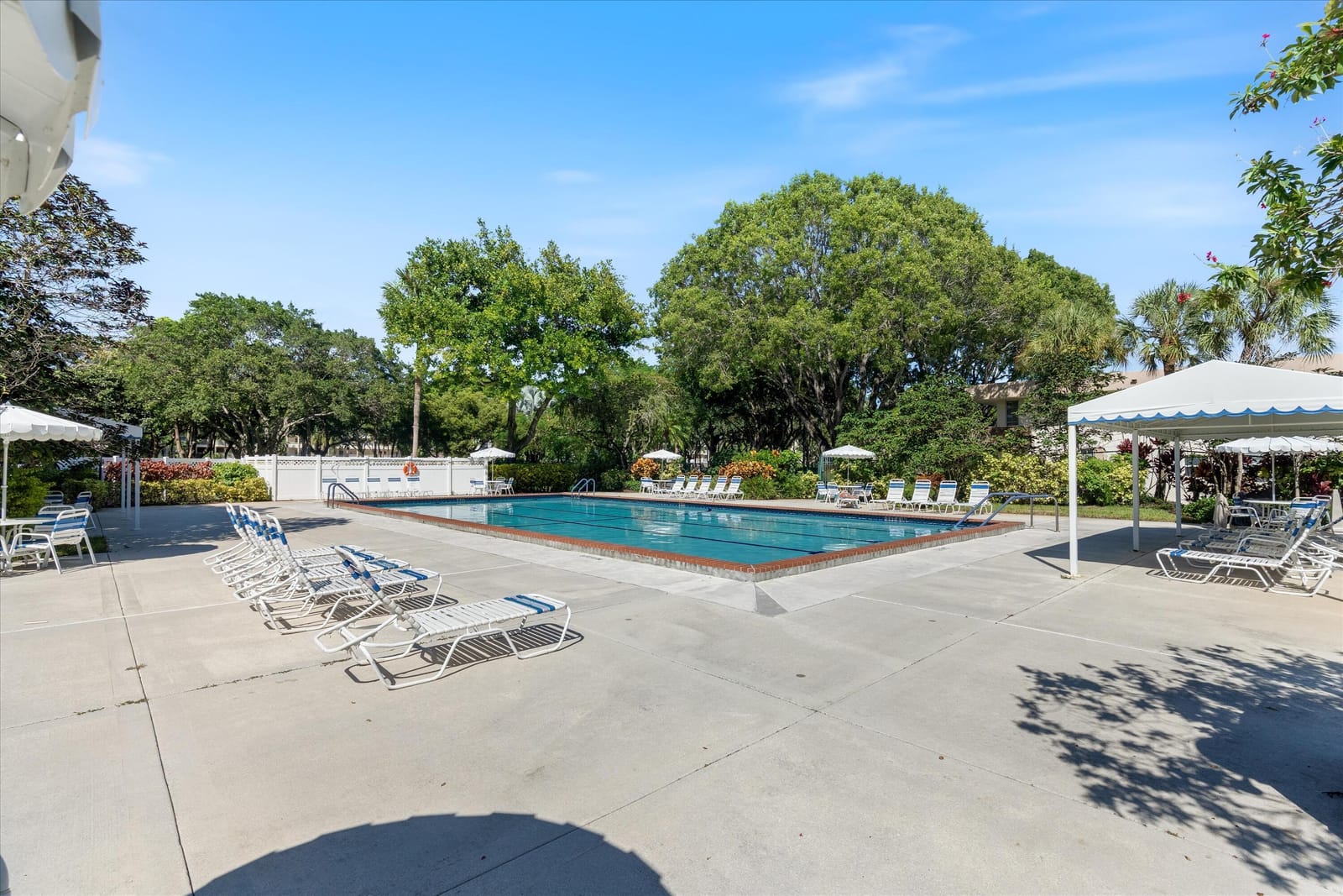 3980 Oaks Clubhouse Drive 411, Pompano Beach, FL 33069 photo 12