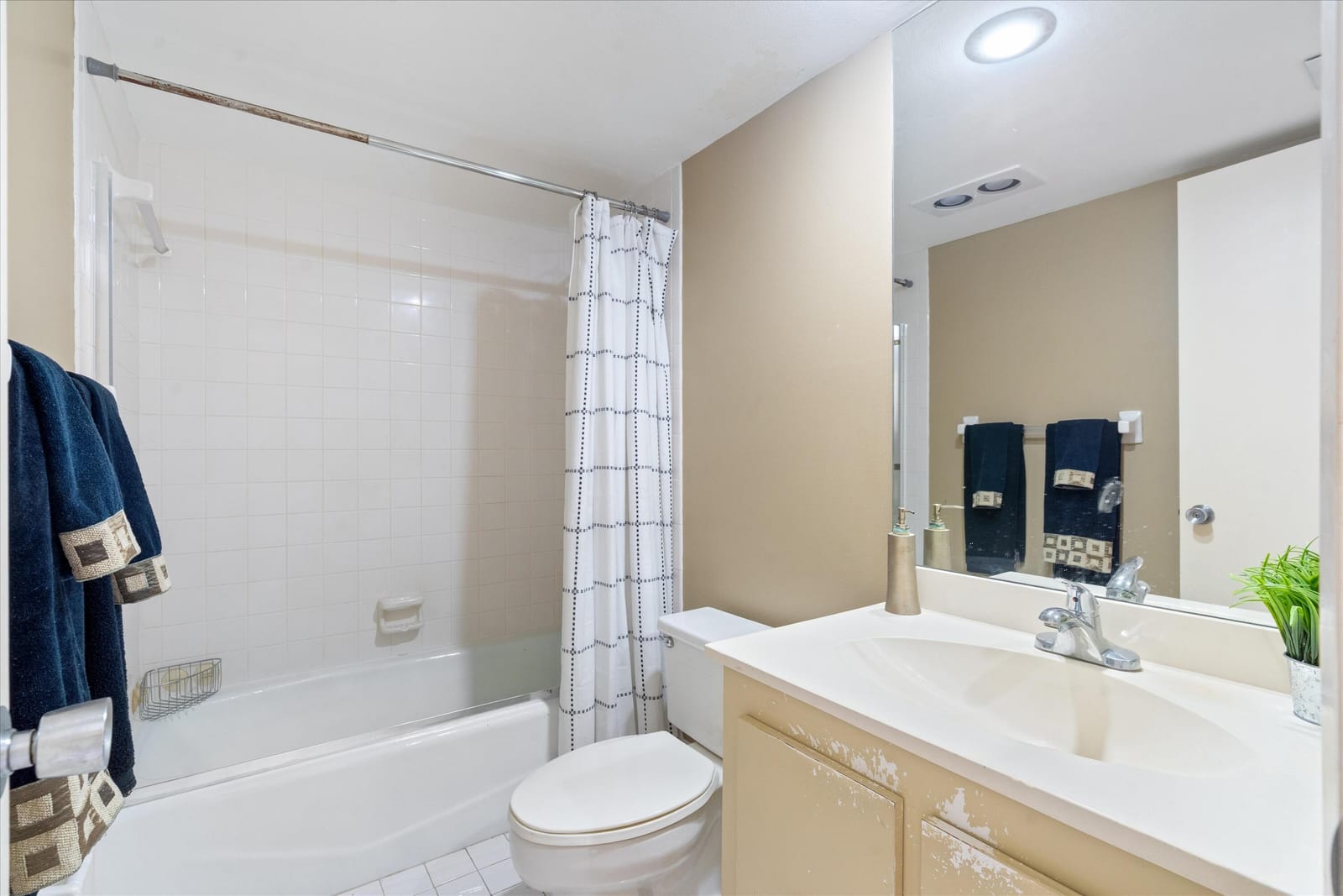 3980 Oaks Clubhouse Drive 411, Pompano Beach, FL 33069 photo 10