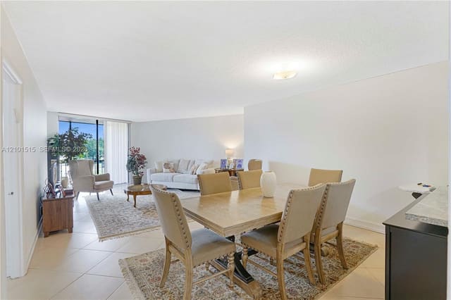 3900 N Hills Drive 307, Hollywood, FL 33021