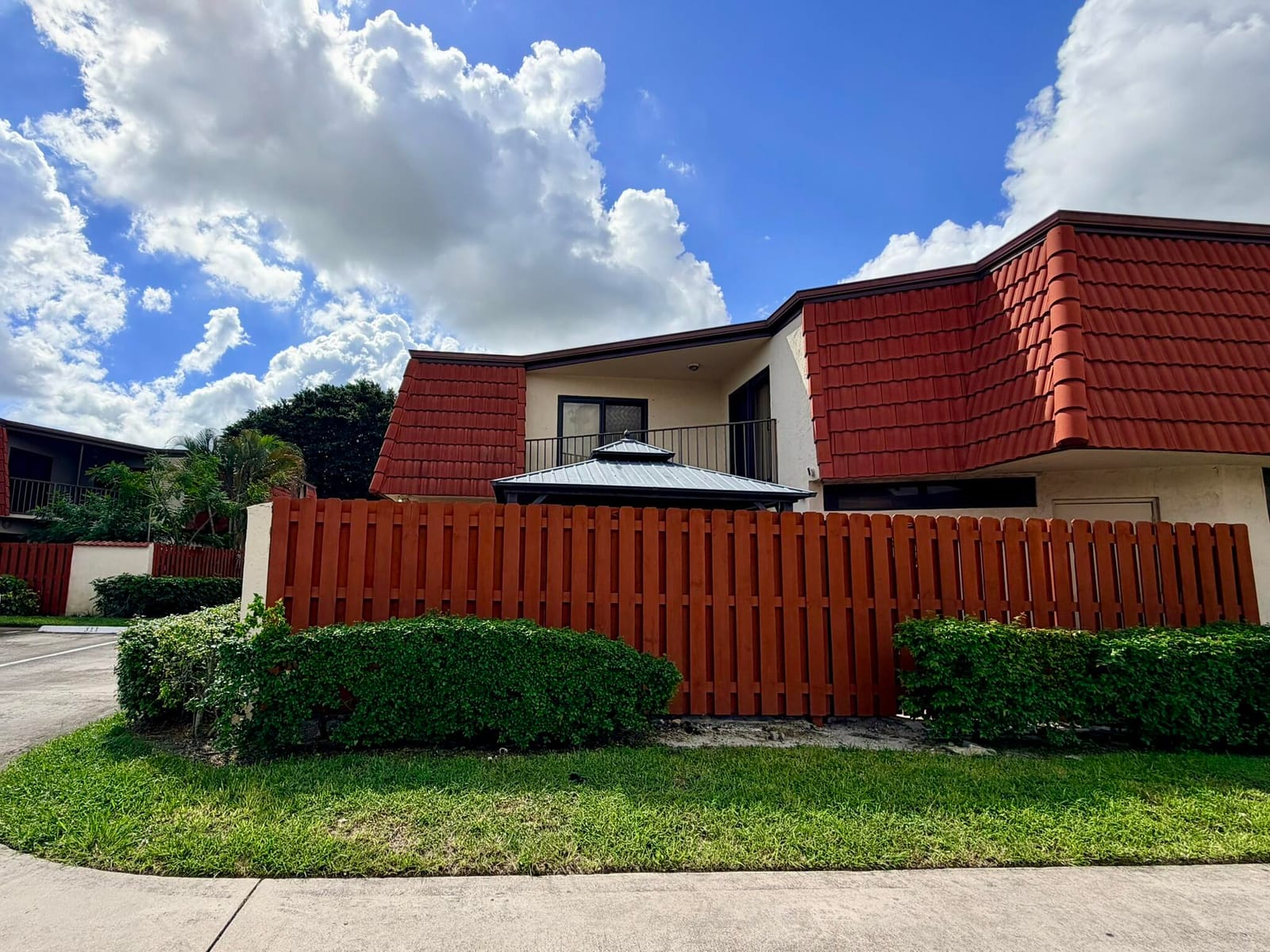 3870 VICTORIA Drive — photo 4