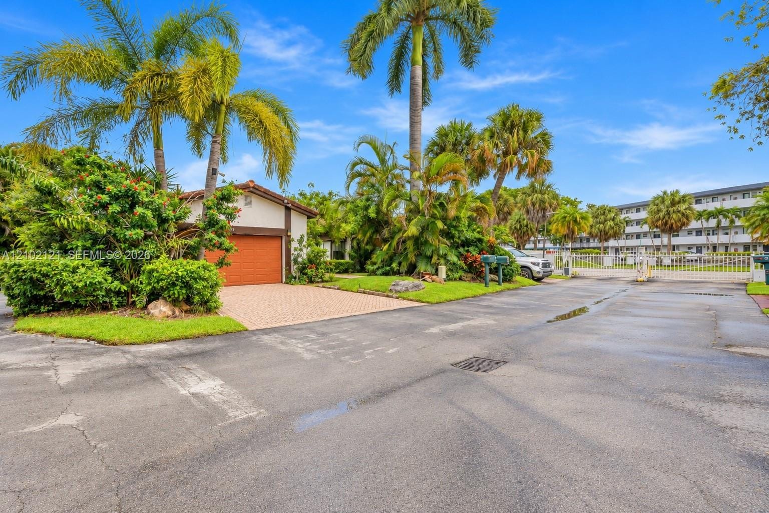 502 NE 195th Street, Miami, FL 33179 photo 2
