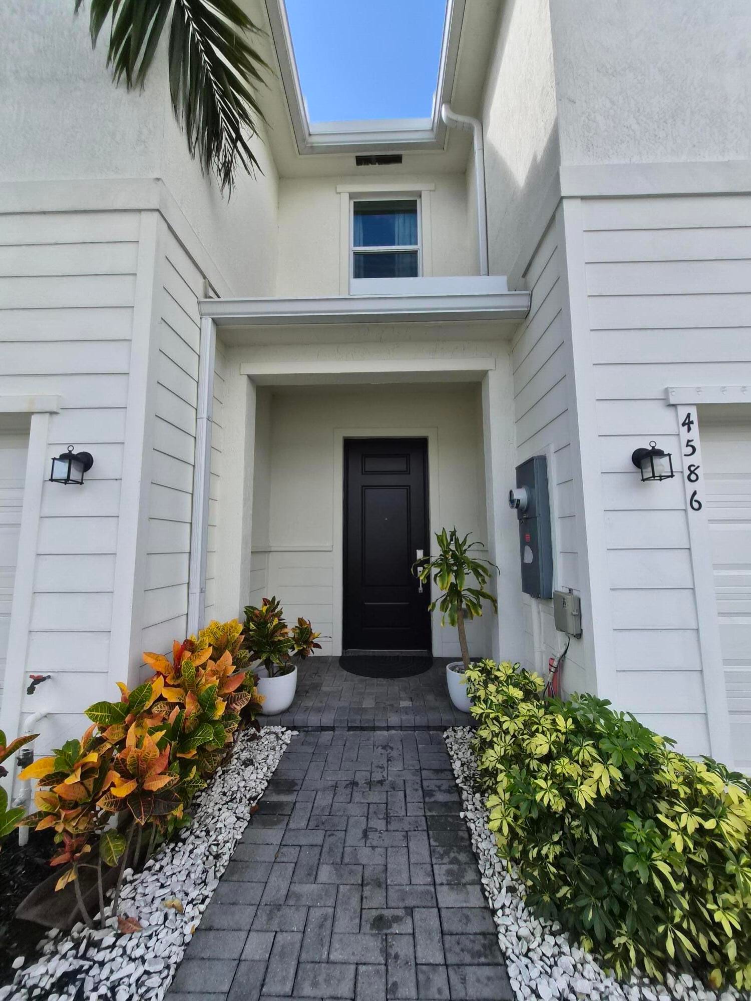 4586 MEYERSON Place — photo 2