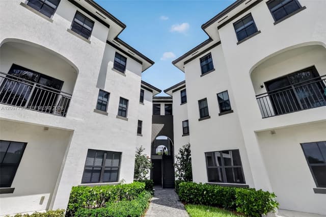 15650 SW 136th Street 212, Miami, FL 33196