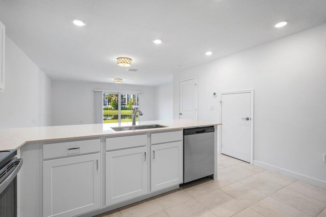 6758 Broadwater Lane — photo 7