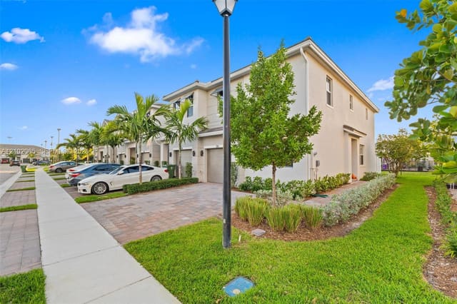 210 SW 170th Avenue 210, Pembroke Pines, FL 33027