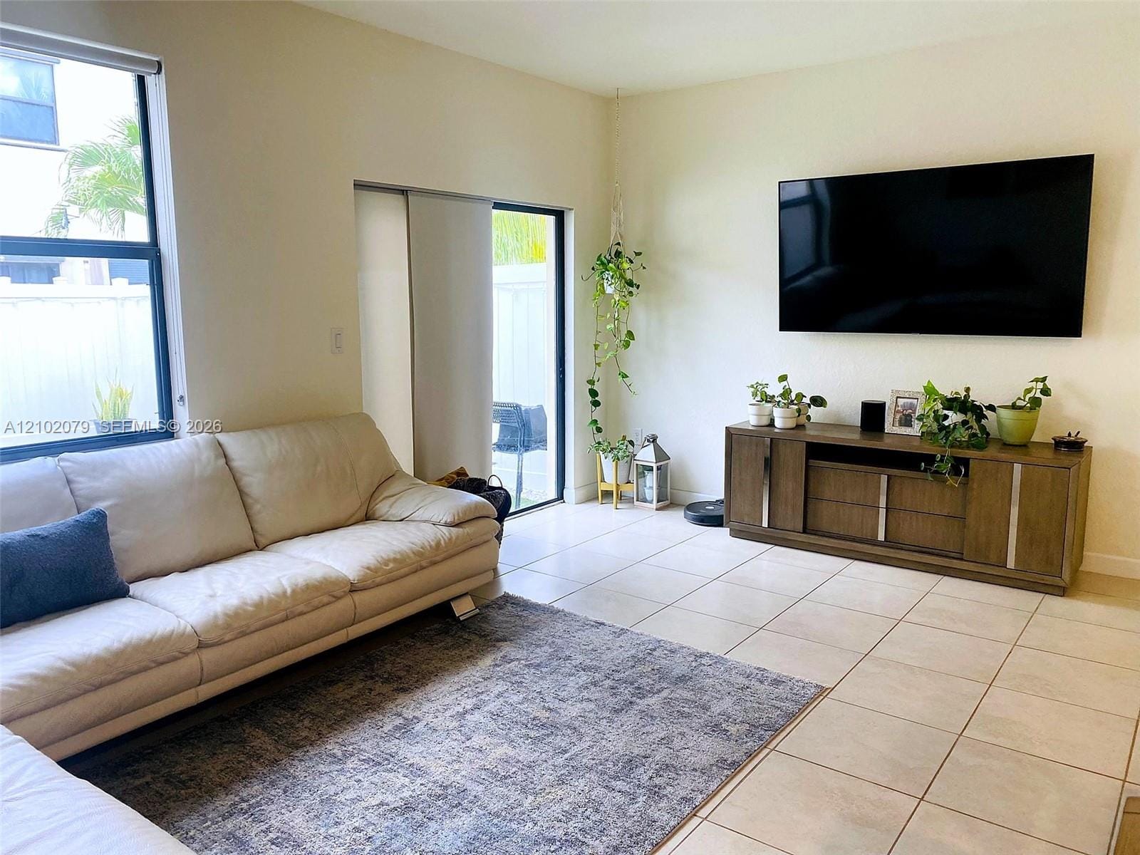 10492 W 33rd Lane, Hialeah, FL 33018 photo 2