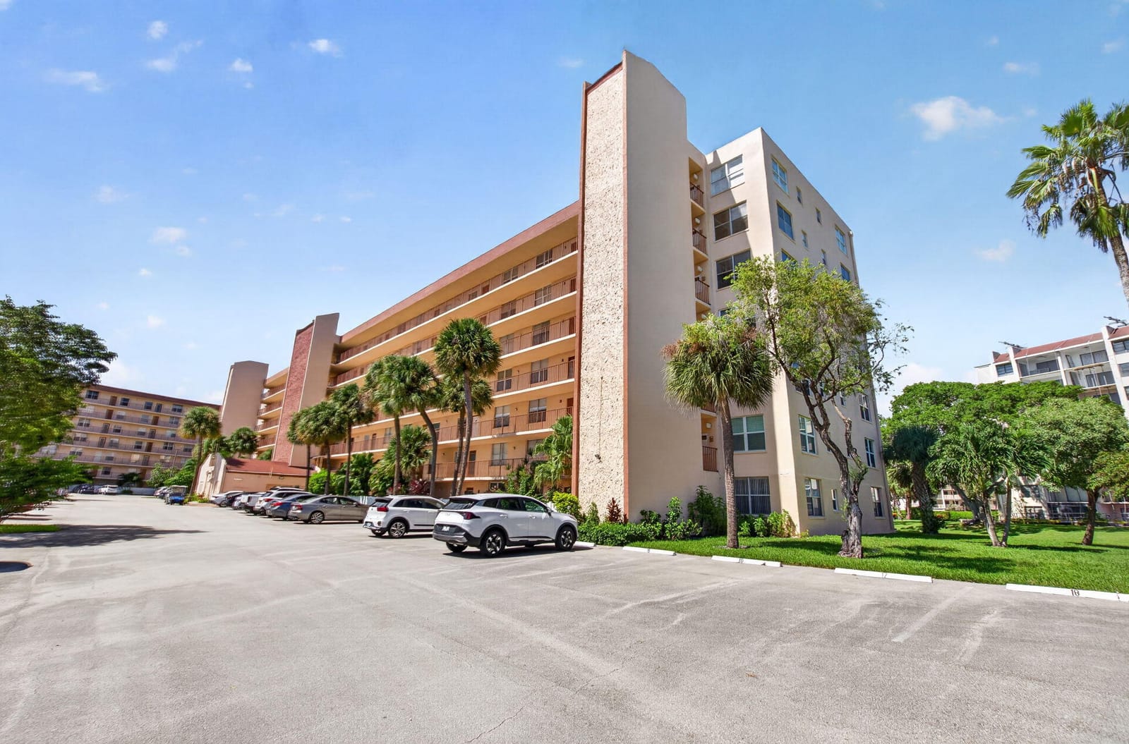 14527 BONAIRE Boulevard 110 — photo 2