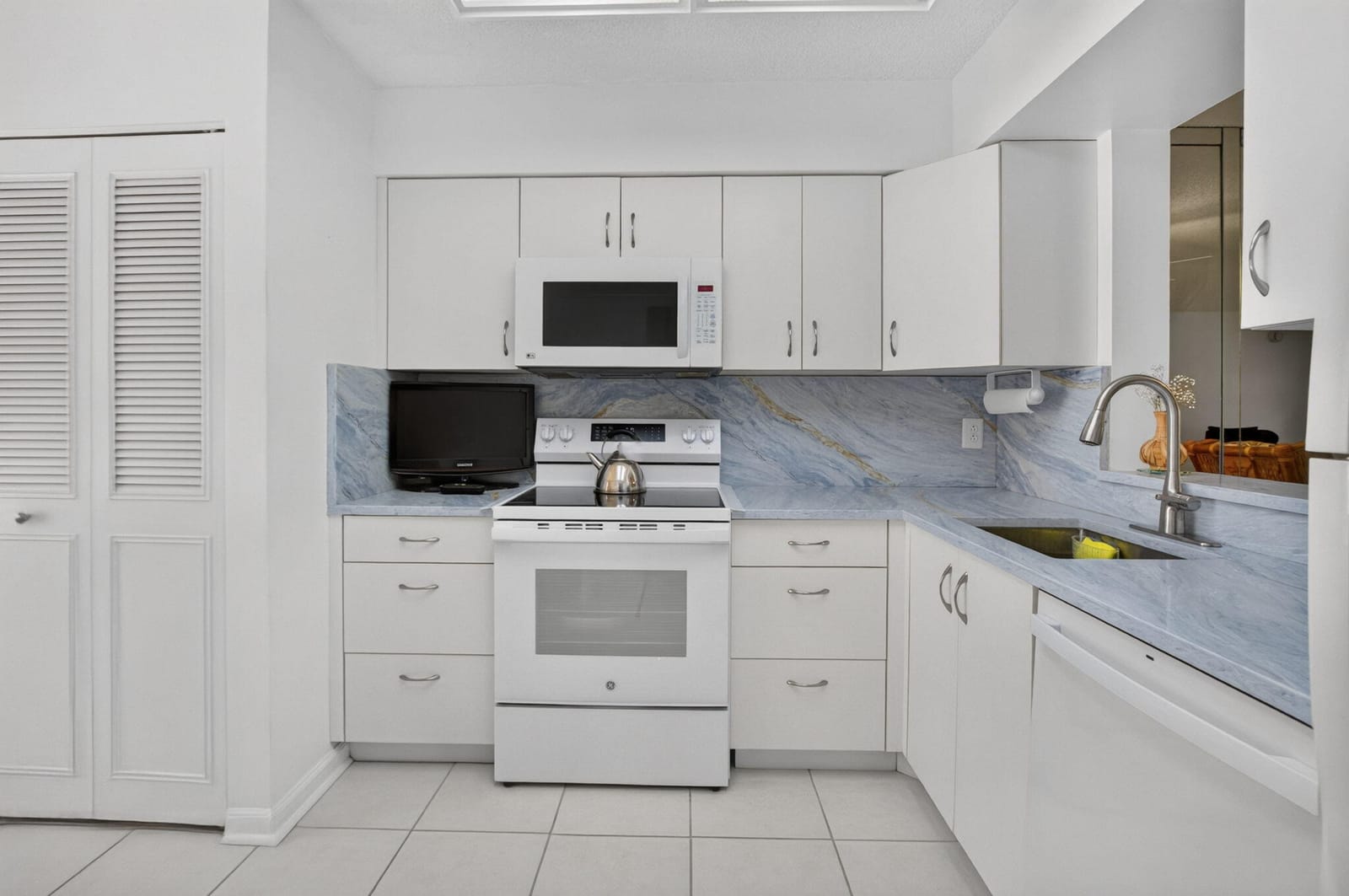 14527 BONAIRE Boulevard 110 — photo 10